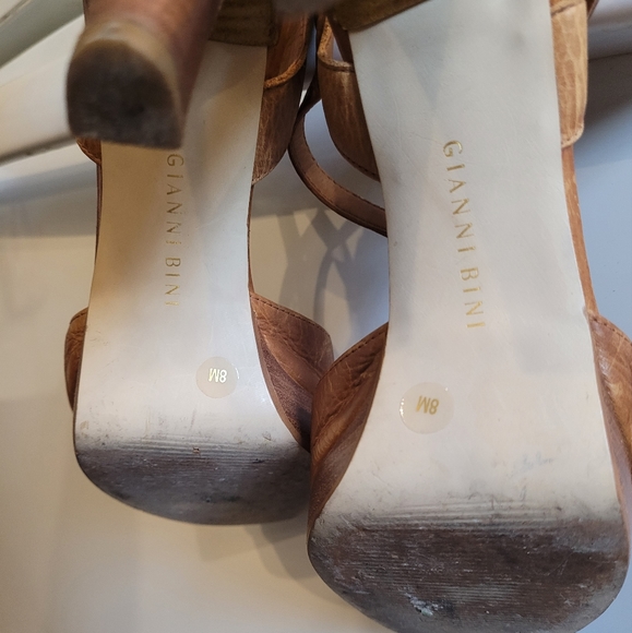 Leather t-strap high heel sandals - Picture 4 of 4